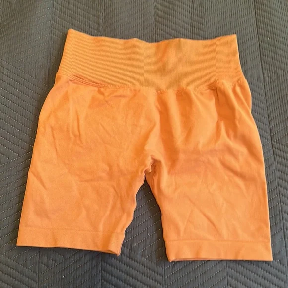 Naturyl peach workout shorts biker shorts - Picture 2 of 2